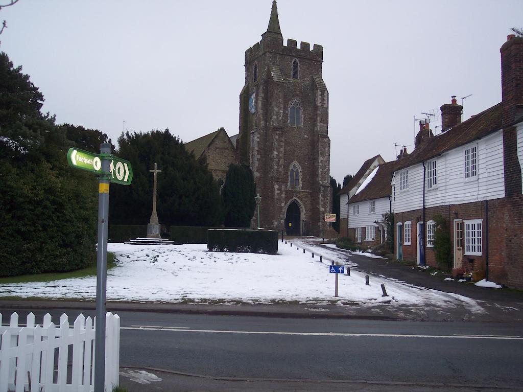 The Bull Inn Lodges Tenterden Exterior foto